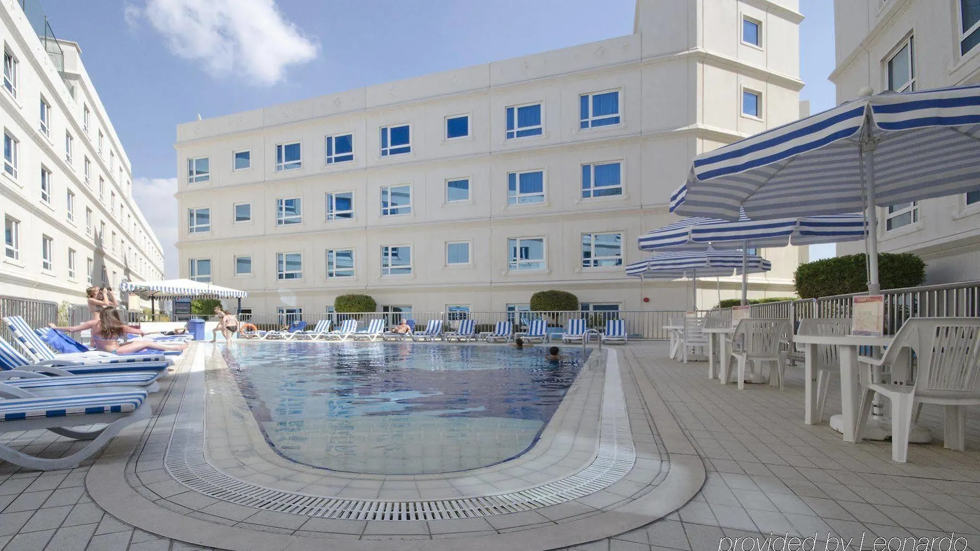 Hotel apartamentowy Al Bustan Centre & Residence Dubaj