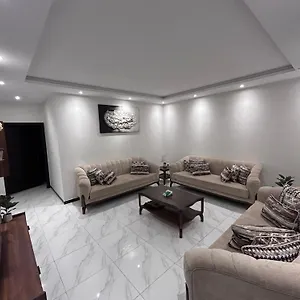 شقة اربع غرف نوم بصالة أنيقة جدة